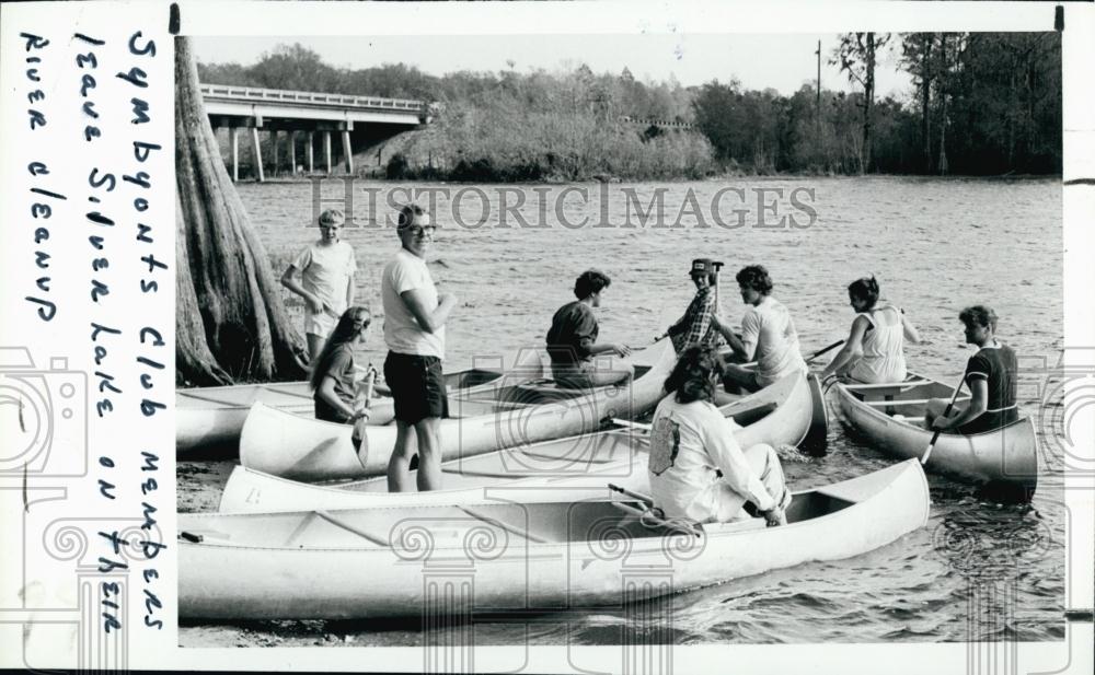 1980 Press Photo Withlacoochee River, Canoes Bob Marsh, Symbyonts Club - Historic Images