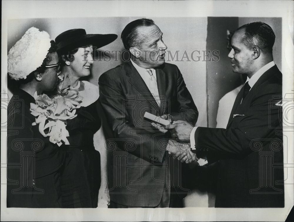 1957 Press Photo Sen William Knowland R California and Dr John Branham - Historic Images