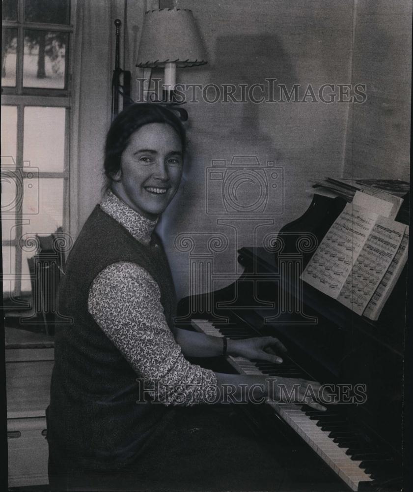 1969 Press Photo Mrs Nancy Beecher Concord Chairman of Civil Service Commission - Historic Images