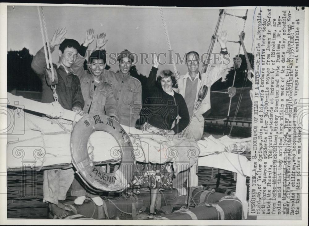 1957 Press Photo Dr Earle Reynolds, wife &amp; Japan students ,36,000 mile boat trip - Historic Images