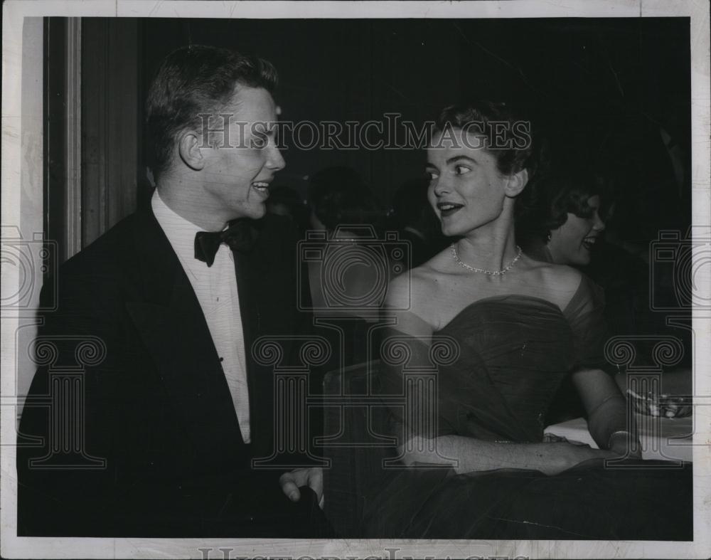 1952 Press Photo Barbara Brine Robert Weise Yale Sophmore - RSL88875 - Historic Images