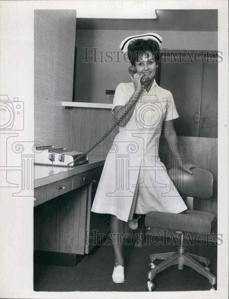 1967 Press Photo Model Judy Yocum Modeling Nurse&#39;s Uniform With Styled Comfort - Historic Images