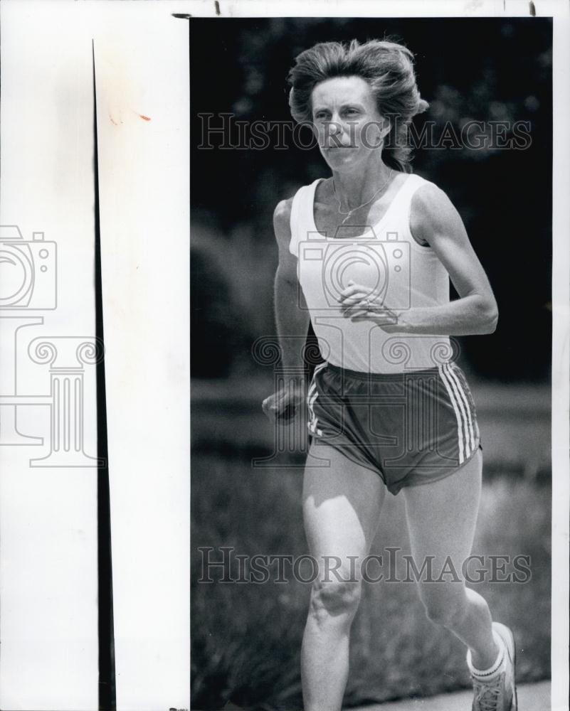 1982 Press Photo Long Distance Runner Yvonne Rogers - RSL65727 - Historic Images