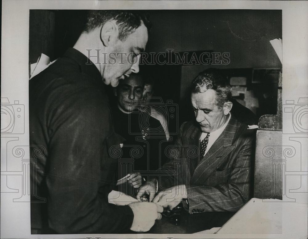 1951 Press Photo Head Coach of University of California Harry Russell Sanders - Historic Images