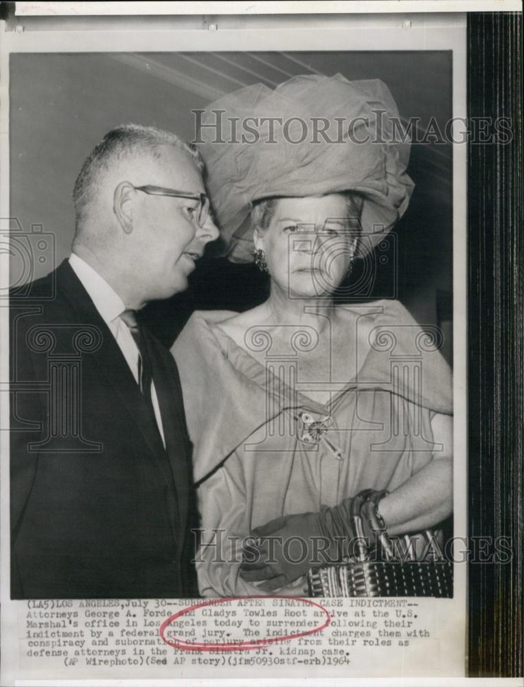 1964 Press Photo Attorneys George Forde &amp; Gladys Towles Root Arrive To Surrender - Historic Images