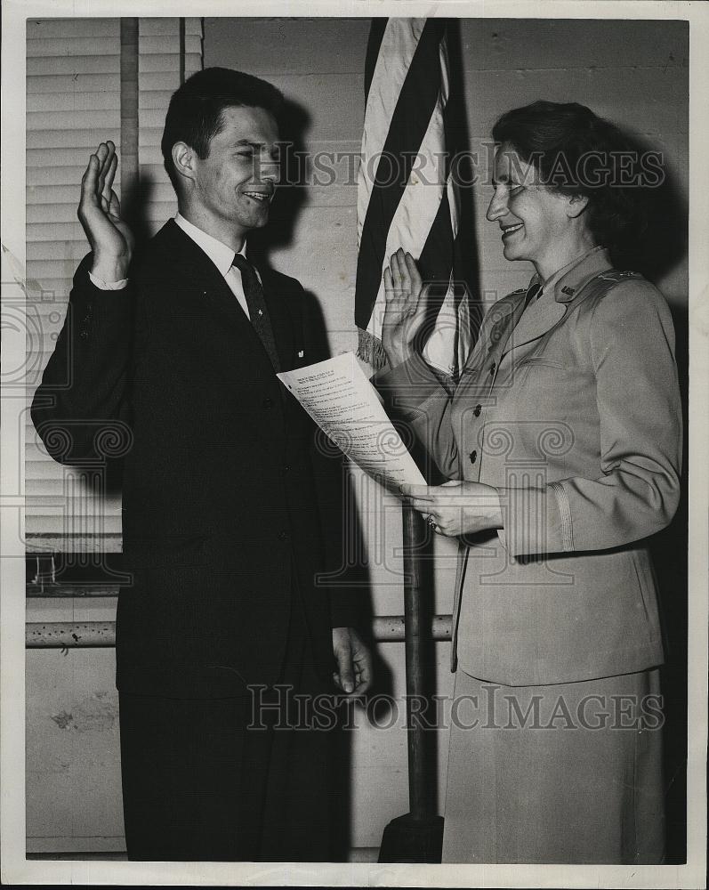 1959 Press Photo William M Denchy Receives Enlistment In Air Force From Aunt - Historic Images