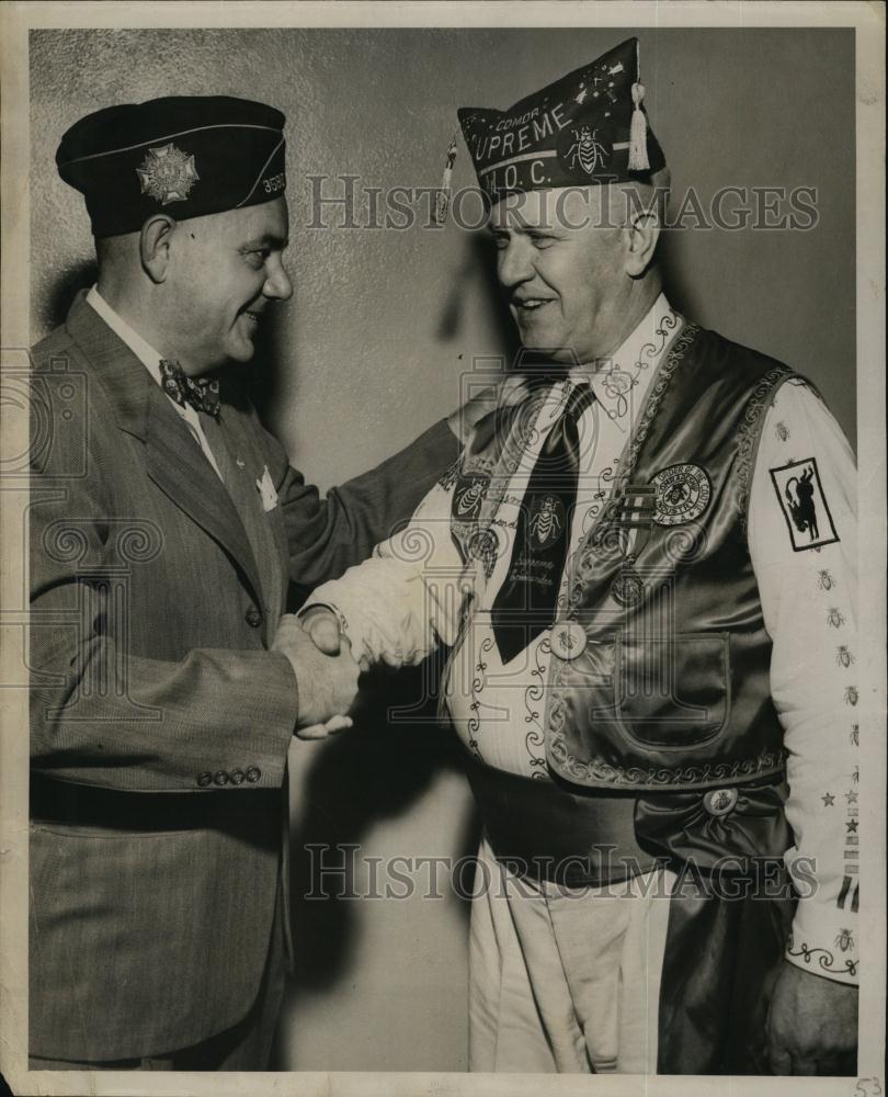 1949 Press Photo Herb Evans Commof Veterans of Foreign wars greets Tom Wheaton - Historic Images