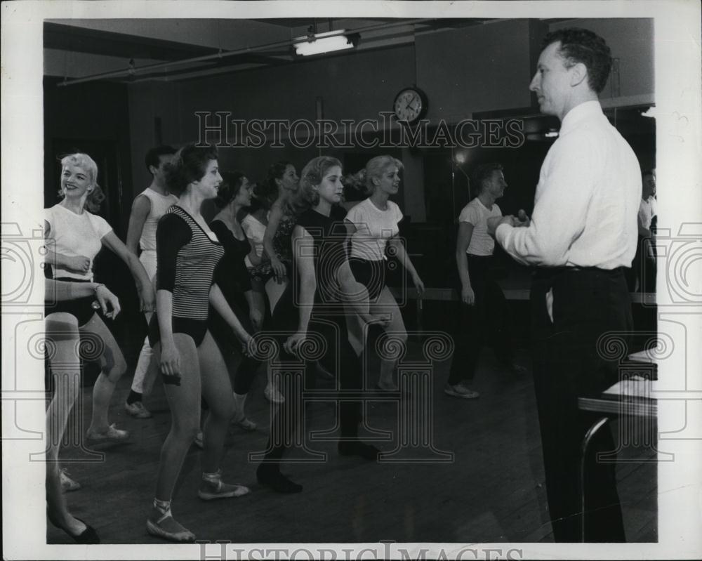 1958 Press Photo Girls audition Resident Company Carousel Theatre David Tihmar - Historic Images