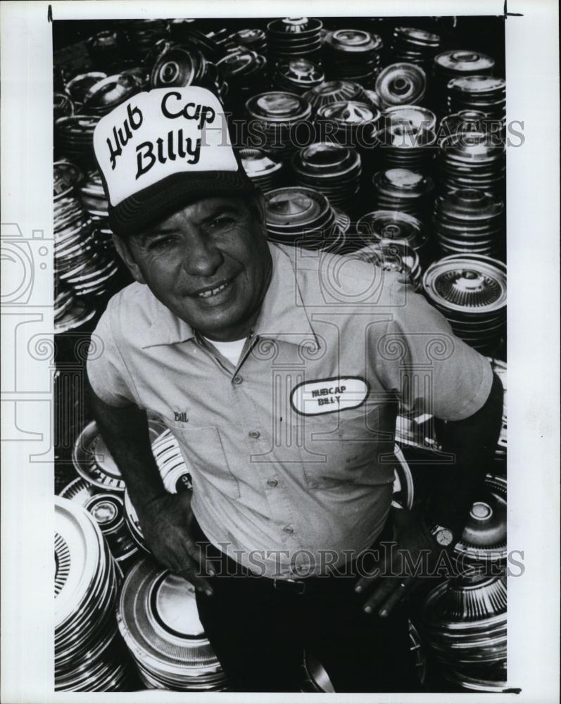 1987 Press Photo &#39;Hubcap Billy&#39; Eubanks at his hubcap shop in Odessa, FL - Historic Images