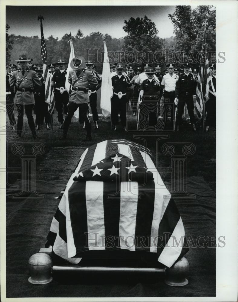 Press Photo Mansfield Cop Walter Langley Memorial - RSL44577 - Historic Images