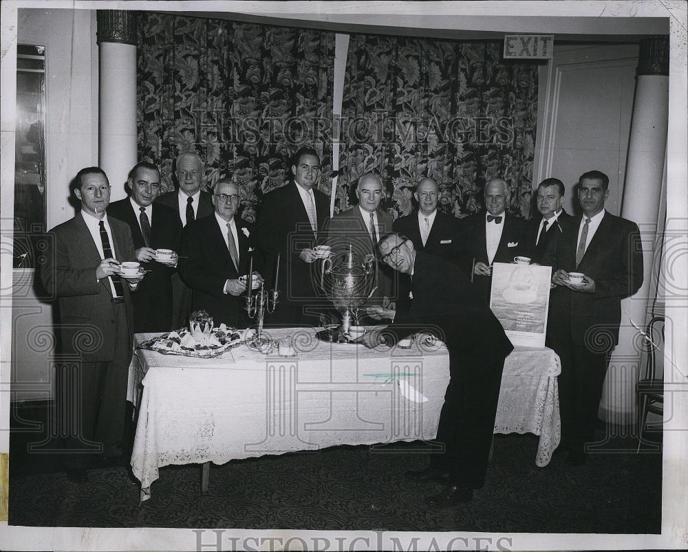 1957 Press Photo Hotel Managers Boston Met to Endorse Seagrams Moderation Plan - Historic Images