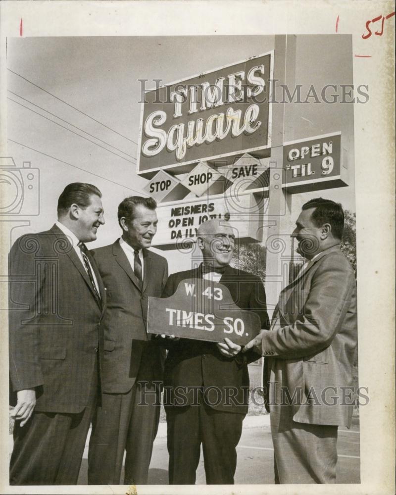 1961 Press Photo Times Square shopping center Charles Cather Nortney Cox - Historic Images