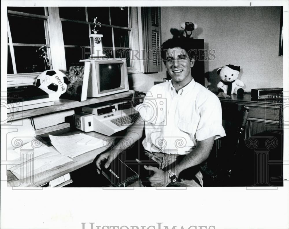 1988 Press Photo David Castellani, Handicapped Graduate, Tampa Florida - Historic Images