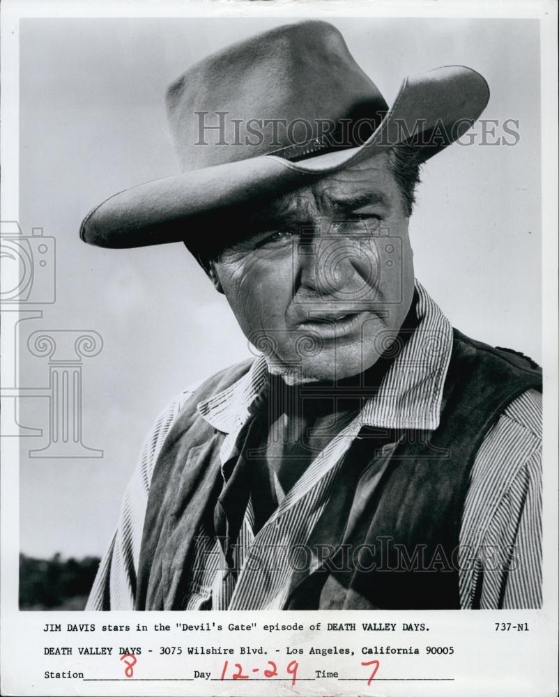 1970 Press Photo Actor Jim Davis In &quot;The Devil&#39;s Gate&quot; - RSL61047 - Historic Images