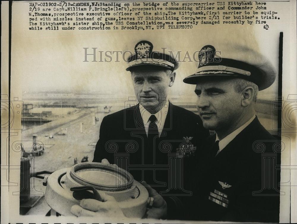 1961 Press Photo Capt William Bringle, Comm of USS Kitty Hawk, Cmdr J Thomas - Historic Images