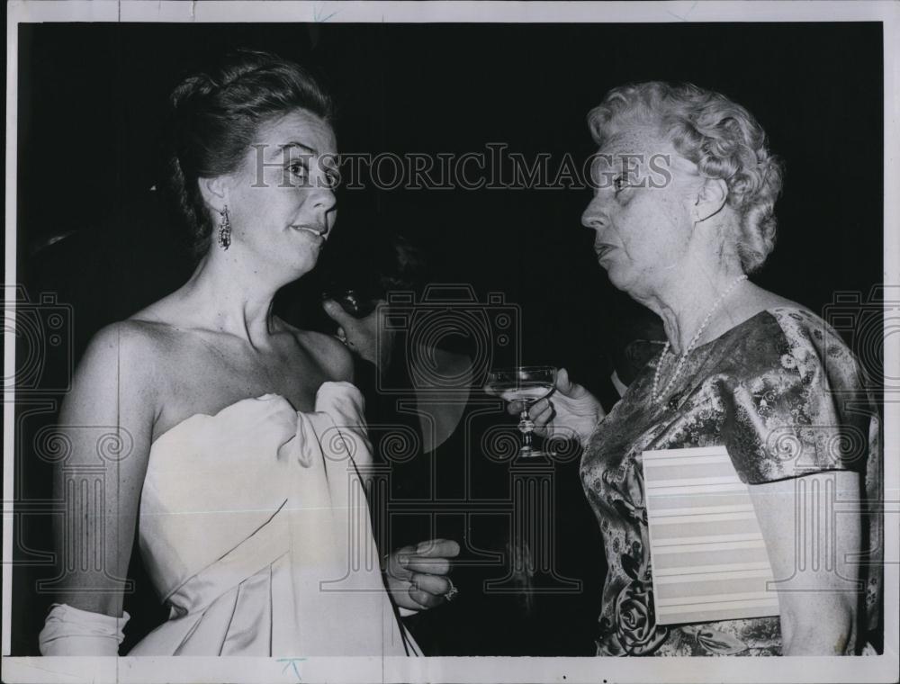 1963 Press Photo Mrs Jean Savelli, Wife, French Consul General, Mrs H Alphand - Historic Images