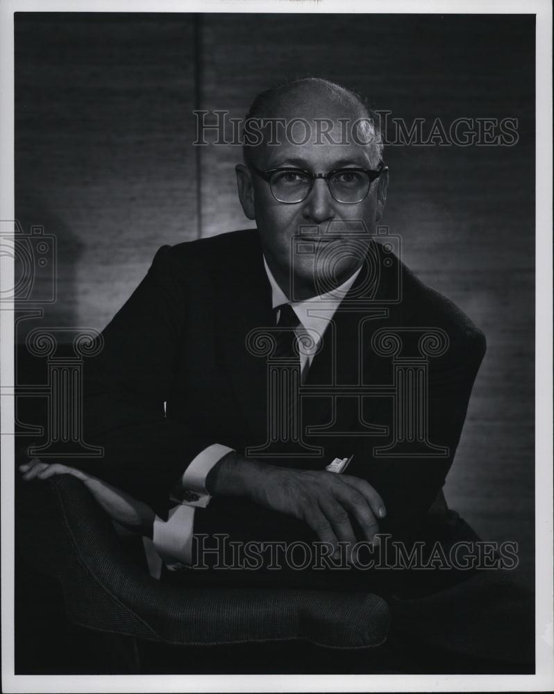 1960 Press Photo John L Burns President Of Radio Corporation Of America - Historic Images