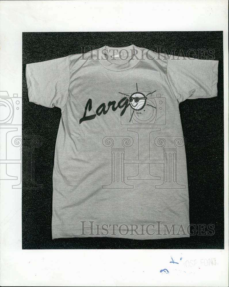 1985 Press Photo &quot;Largo&quot; T-shirts by Thomas Sweeney - RSL59473 - Historic Images