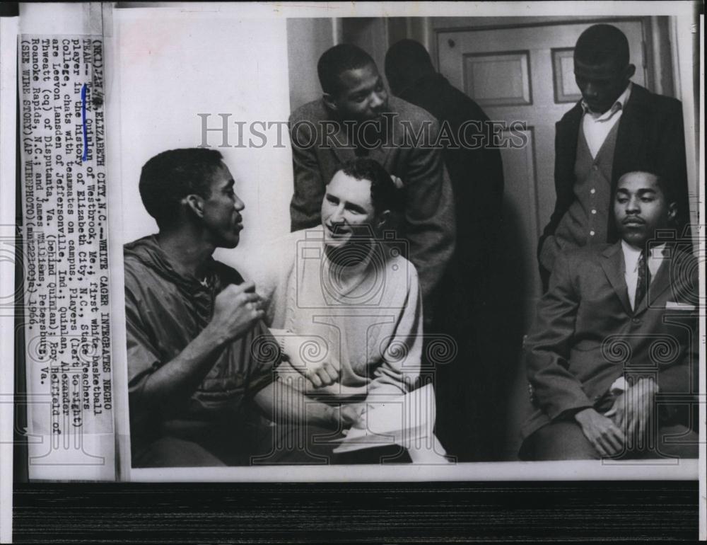 1966 Press Photo Terry Quinlan first white basketball player history Elizabeth - Historic Images