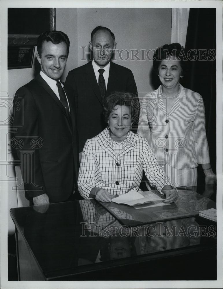 1967 Press Photo Mrs Rita Welch &amp; Others Plan MA Federation Of Nursing Homes - Historic Images