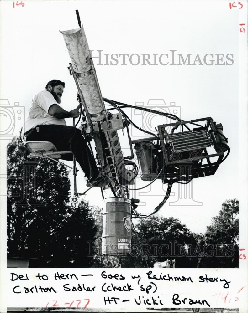 1983 Press Photo Charlton Sadler, Inventor, Cable Climber, National Service Co - Historic Images