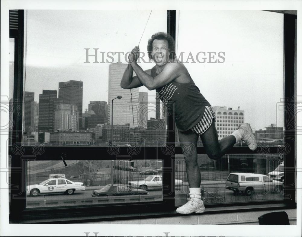 1996 Press Photo Entertainer Richard Simmons to promote book at Herald - Historic Images