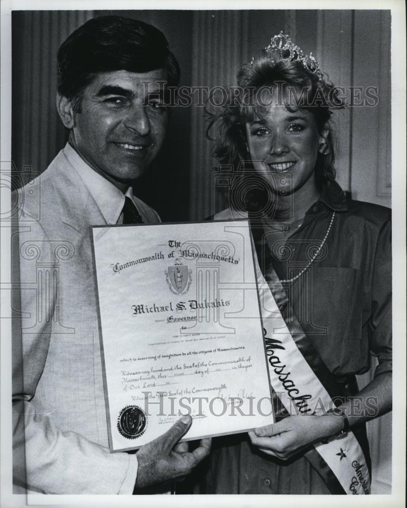 1985 Press Photo &quot;Miss Massachusetts &quot;Diane Elizabeth Magrano &amp; Gov Dukakis - Historic Images