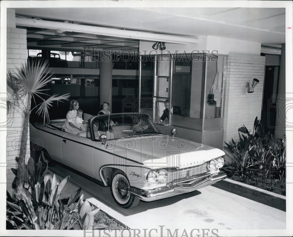 1960 Press Photo St Petersburg First National Bank Drive In, JR Blackwell - Historic Images