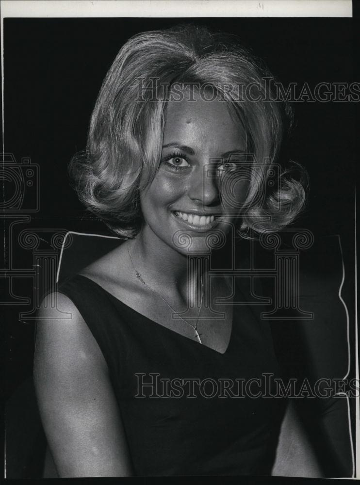 1965 Press Photo Elizabeth Carroll Girlfriend Boston Red Sox Tony Conigliaro - Historic Images