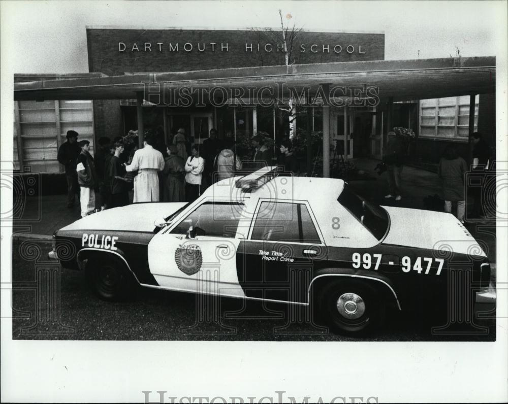 1993 Press Photo Front of Dartmout High School where Boy was Stabbed to Death - Historic Images