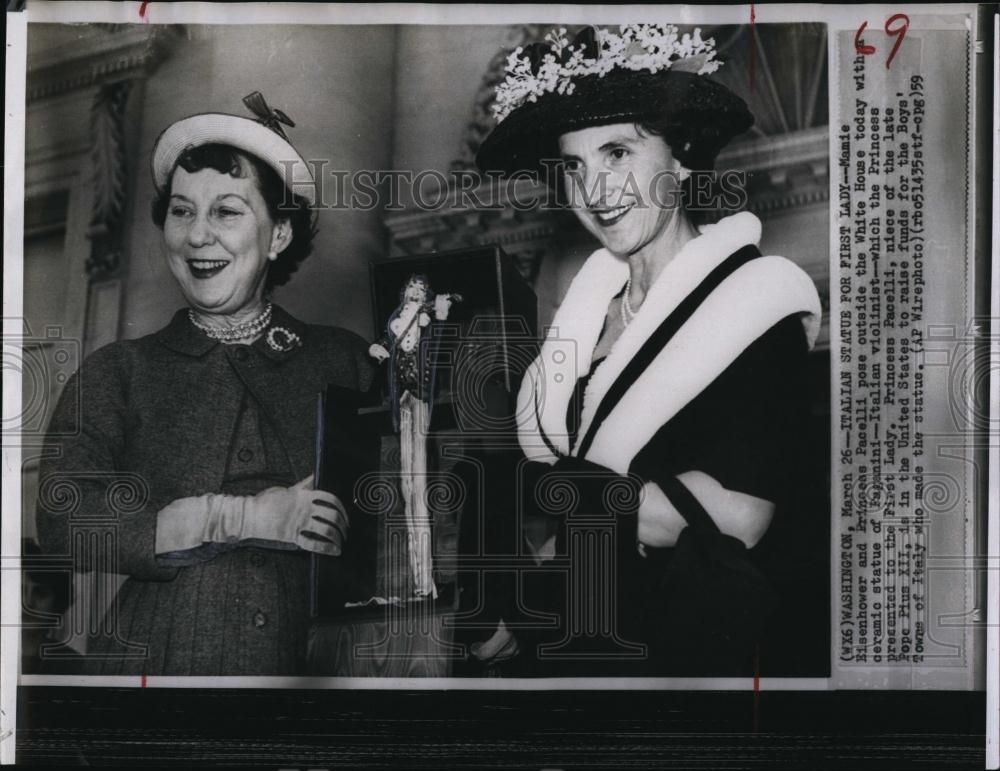 1959 Press Photo Mami Eisenhower and Princess Pacelli outside the White House - Historic Images