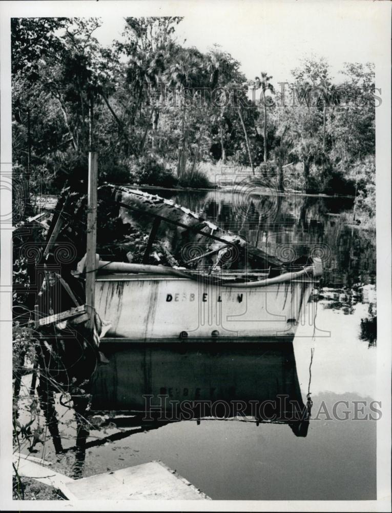 1975 Press Photo Lowe&#39;s fire-damaged boat, The Debbie Lynn - RSL64795 - Historic Images