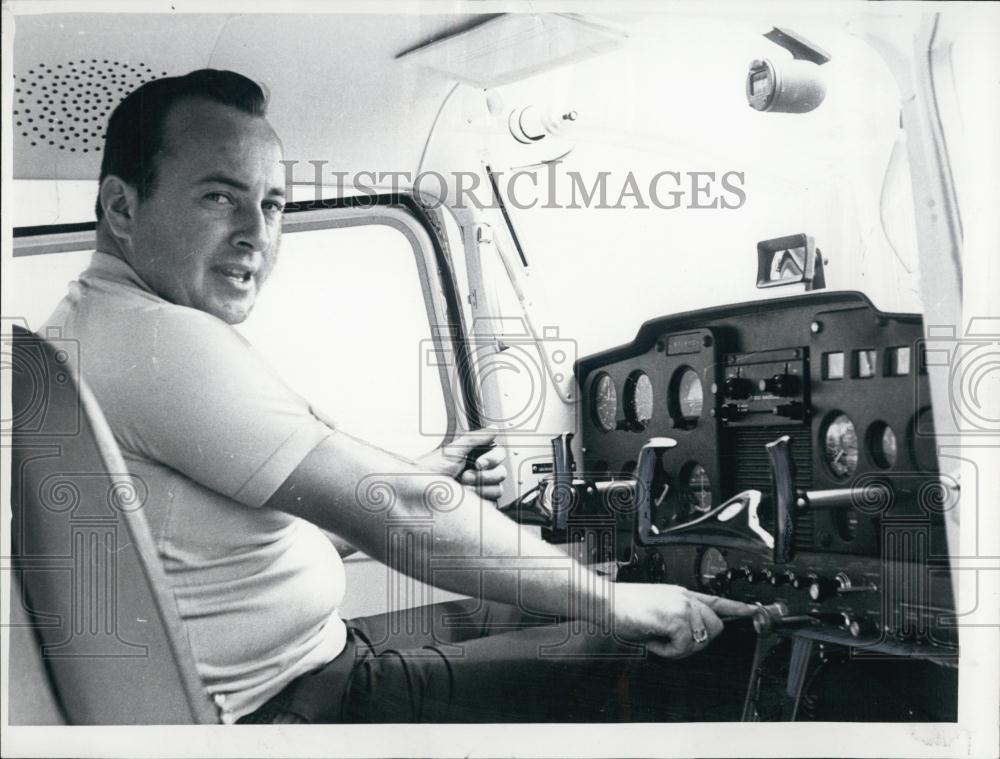 1968 Press Photo Billy Faucher Dashmen in cockpit of his plane - RSL00499 - Historic Images