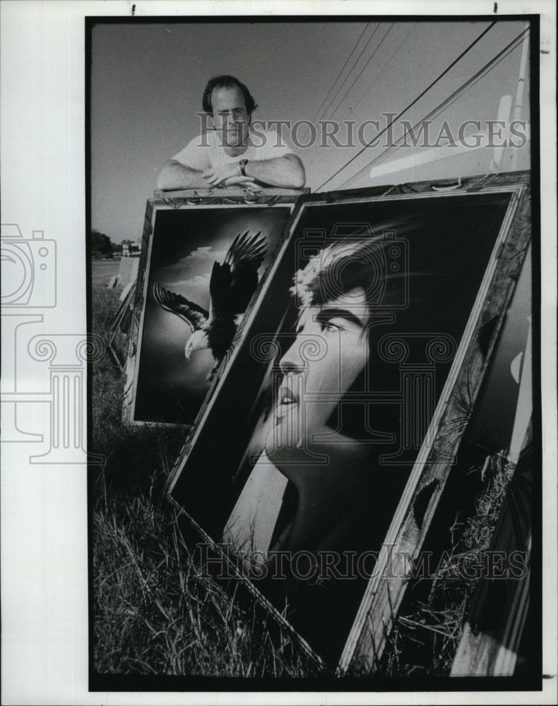 1990 Press Photo Alon Roth with his wares at Tampa roadside &amp; US 19 - RSL94223 - Historic Images