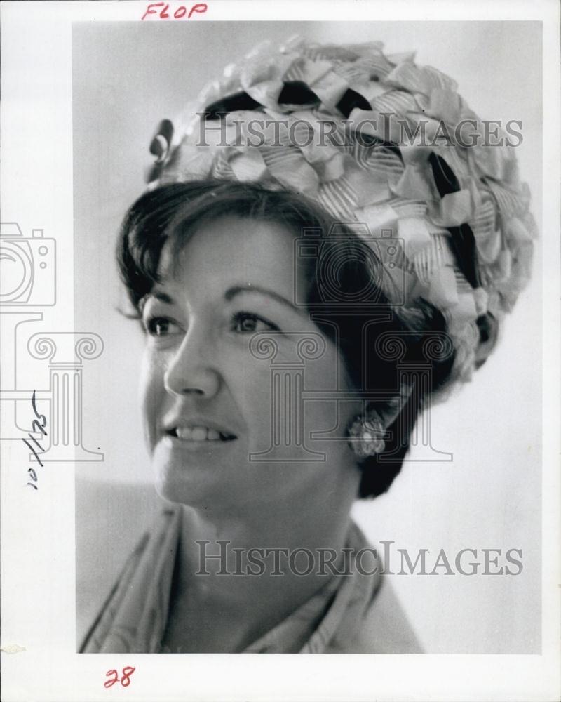 1966 Press Photo MrsGene Miller,Past President of Maximo Moorings Women&#39;s Club - Historic Images