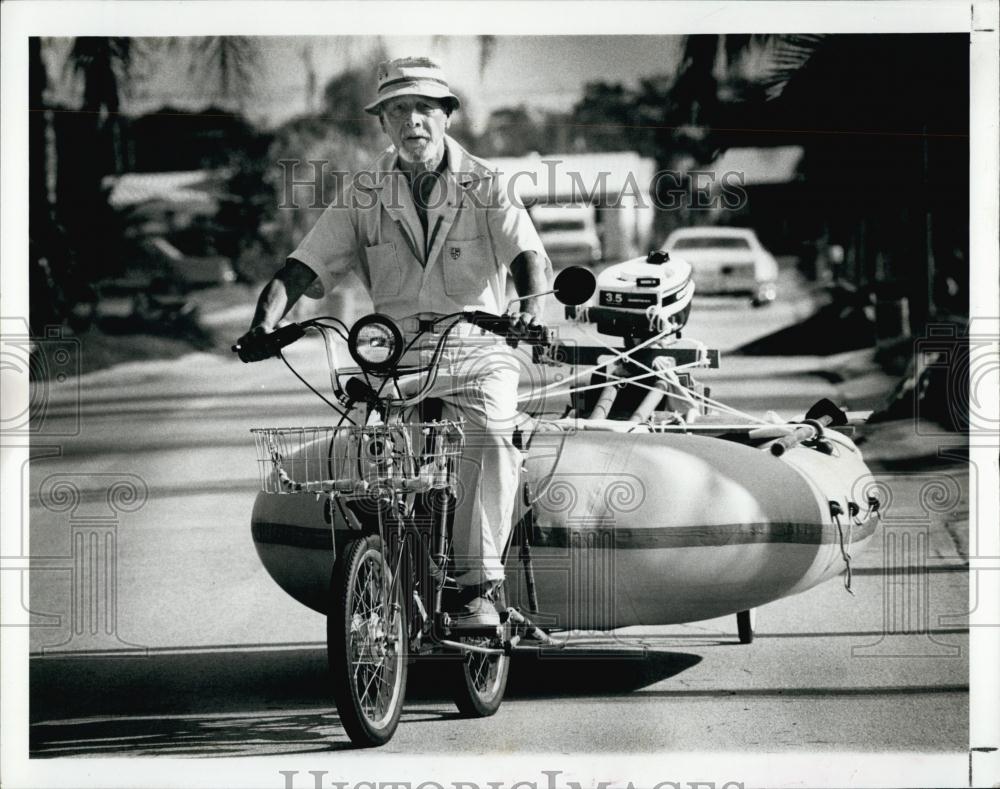 1979 Press Photo Jay Davis Invented and Built Rubber Craft - RSL69671 - Historic Images