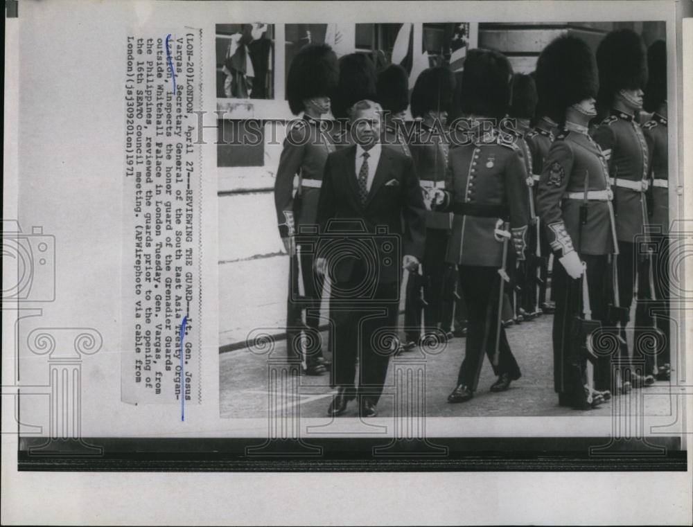 1971 Press Photo Lt Gen Jesus Vargas of the Philippines in London f - RSL96001 - Historic Images