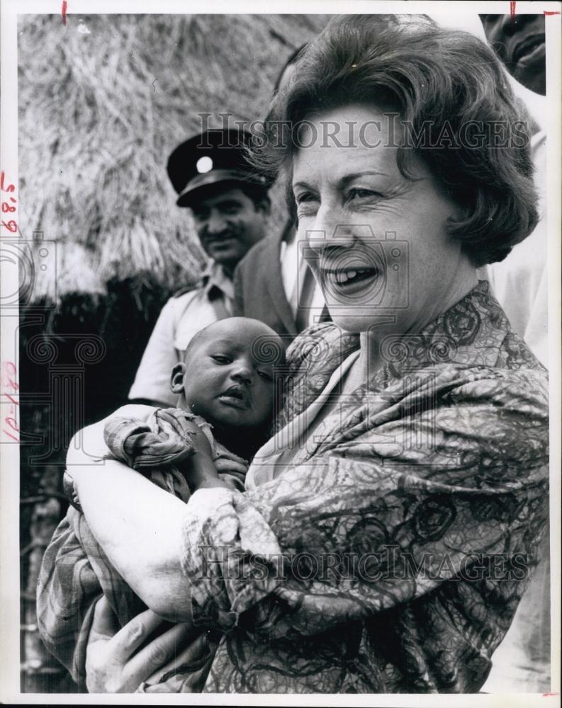 1969 Press Photo British Cabinet Member Barnara Castle toured Africa - RSL62941 - Historic Images