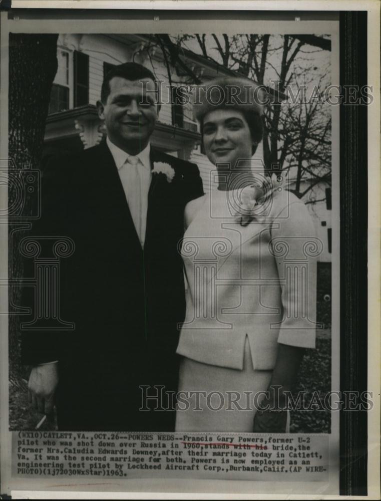 1963 Press Photo Francis Gary Powell, American Pilot with his bride Caludia - Historic Images