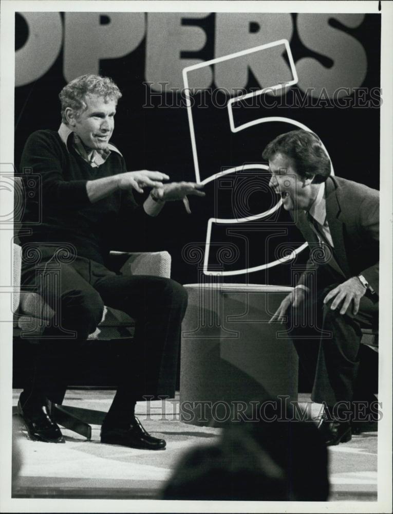 1983 Press Photo Host Dick Clark with Wayne Rogers &quot;TV Censored Bloopers #5&quot; - Historic Images