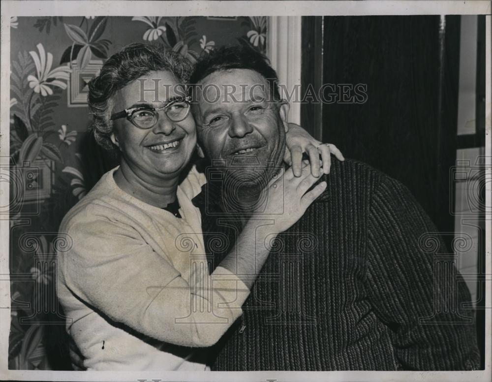 1963 Press Photo Wife embraces Capt Pennino after sea rescue - RSL88569 - Historic Images