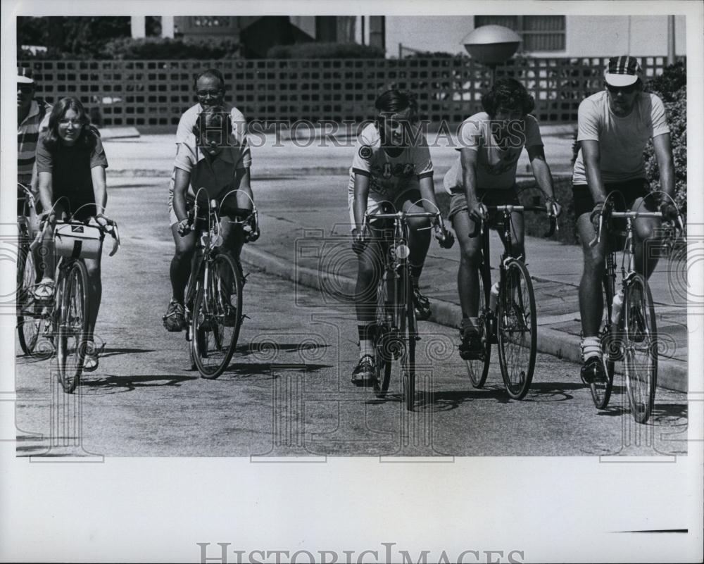 1977 Press Photo Steve Hearn, Bicyclist - RSL98927 - Historic Images