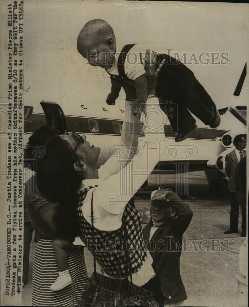 1974 Press Photo Canadian Prime Minister Pierre Trudeau &amp; family - RSL93477 - Historic Images