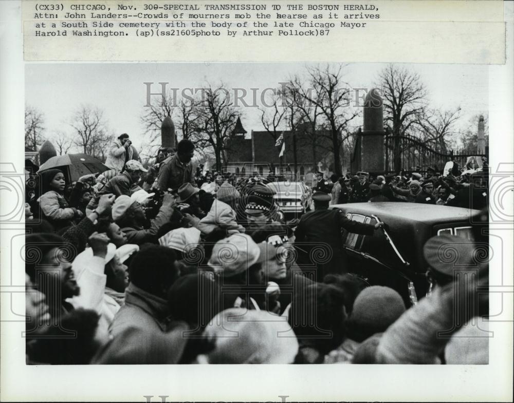 1987 Press Photo Funeral of the Late Mayor of Chicago Harold Washington - Historic Images