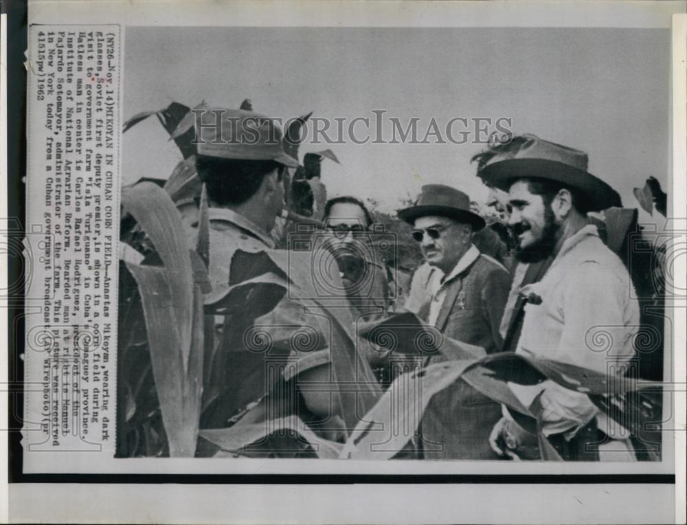 1962 Press Photo Anastas Mikoyan, Soviet Deputy Premier, Carlos Rafael Rodriguez - Historic Images