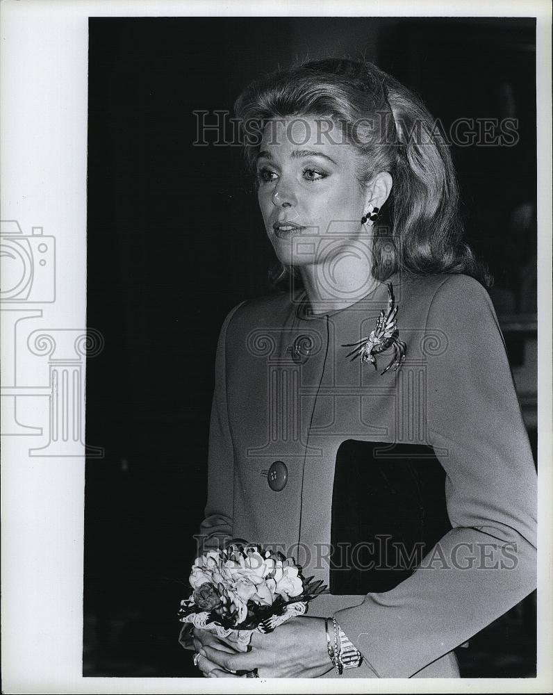 1985 Press Photo Queen Noor of Jordan at reception state house - RSL82607 - Historic Images