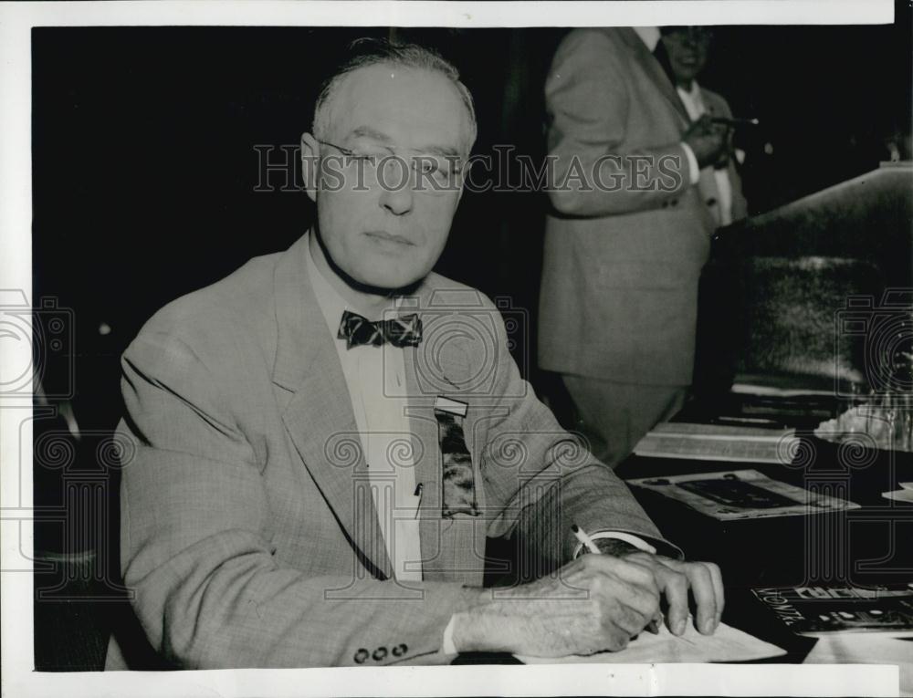 1954 Press Photo Wilfred Connell pres of Engravers Union in Boston - RSL05531 - Historic Images