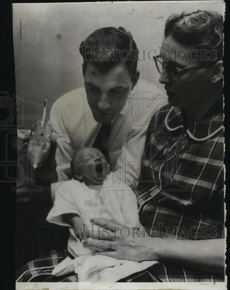 1961 Press Photo Mr &amp; Mrs William J Mann &amp; Son Shepard With Toy Rocket Ship - Historic Images