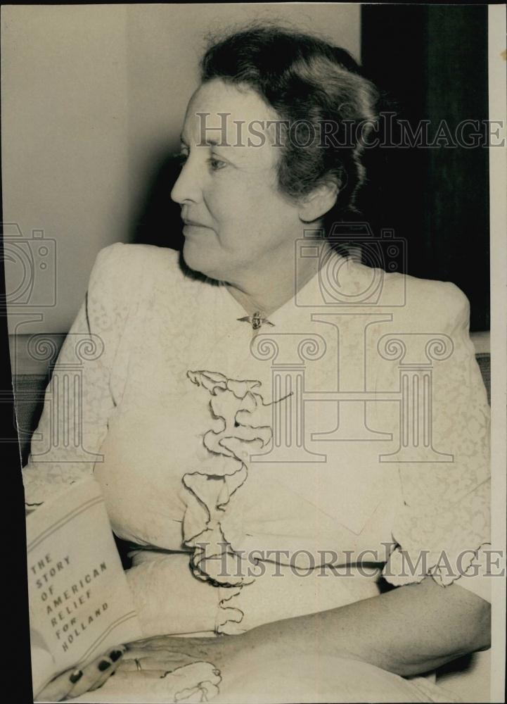 1945 Press Photo Mrs Norman Weir - RSL62017 - Historic Images