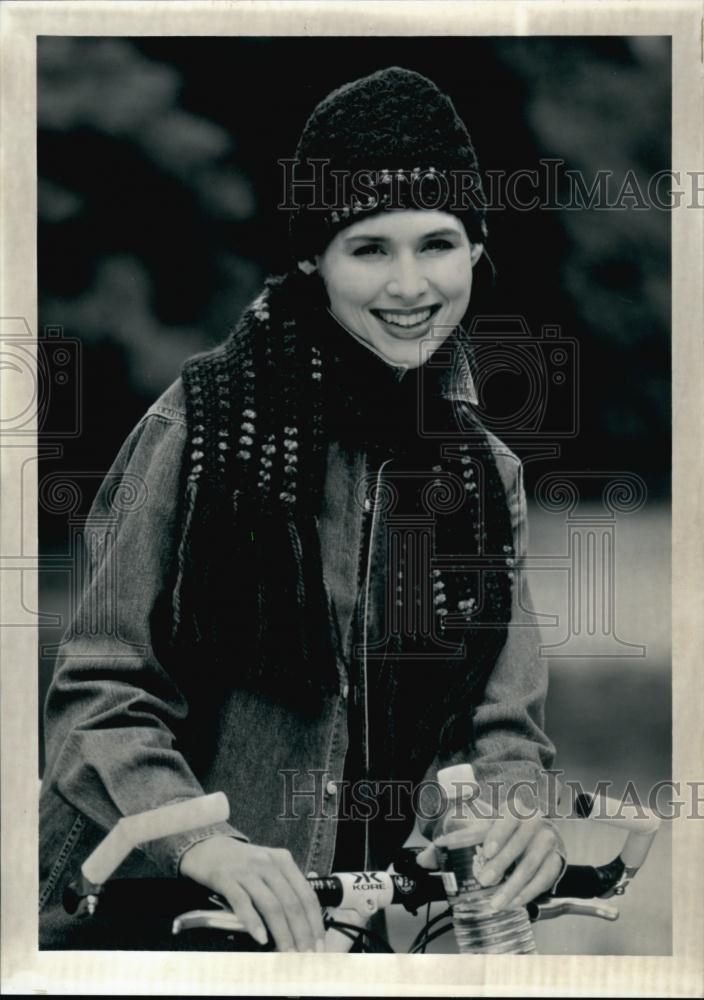 1997 Press Photo Fashioned Knit Bonnet and Shawl - RSL59753 - Historic Images